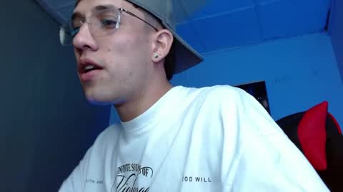 alexgiraldo__ online show from May 16, 11:58 pm