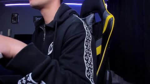 alexgiraldo__ online show from October 24, 9:43 am