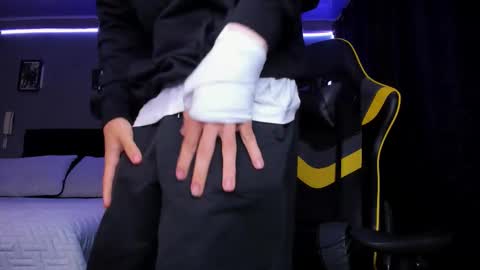 alexgiraldo__ online show from November 24, 7:18 am