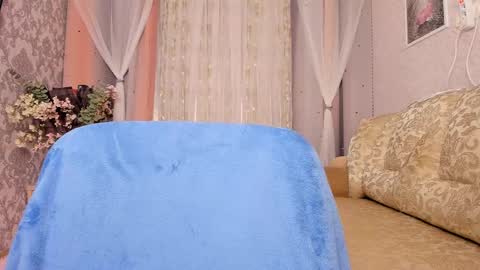 Snapshot of alexissadele chatting on February 13, 1:19 am Amely online show from February 13, 1:19 am