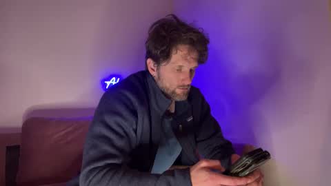 Alex Mann online show from November 19, 2:33 am