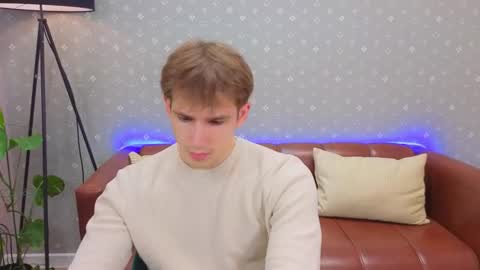 Snapshot of alexs_771 chatting on September 29, 12:15 pm Dennis online show from September 29, 12:15 pm