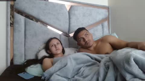 Snapshot of alexvsluisa chatting on September 18, 5:50 pm alex y luisa online show from September 18, 5:50 pm