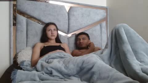 Snapshot of alexvsluisa chatting on September 19, 6:00 pm alex y luisa online show from September 19, 6:00 pm