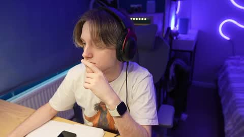 Alexycutie online show from April 28, 8:29 am