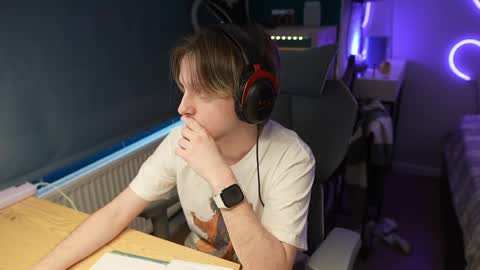 Alexycutie online show from April 29, 11:59 am