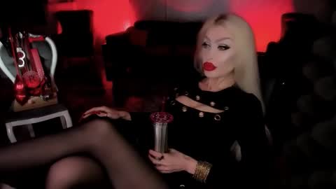 AlfaFemale online show from September 15, 9:05 pm