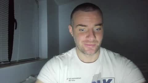 alfiesolomons87 online show from December 5, 8:38 pm