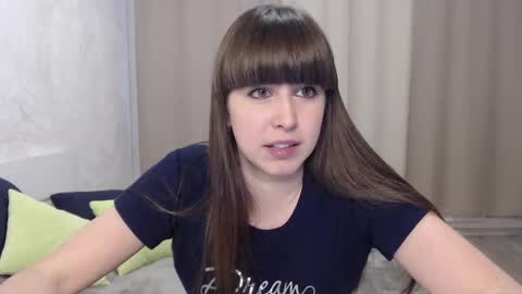 Snapshot of alice_59 chatting on December 11, 2:00 pm alice_59 online show from December 11, 2:00 pm