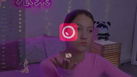 Snapshot of alice_charmy chatting on September 21, 5:55 am Alice in Wonderland online show from September 21, 5:55 am