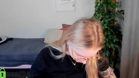 Alice online show from December 3, 11:27 pm