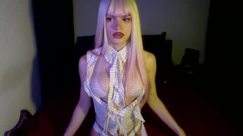 alice_m00nn online show from April 12, 9:35 am