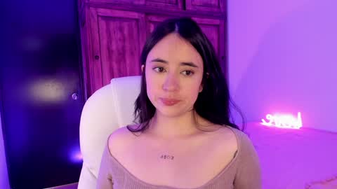 Snapshot of alicee_2 chatting on January 14, 8:37 pm Aliceee .. 97YP9VWGZHrefnav wishlist lists 1 online show from January 14, 8:37 pm