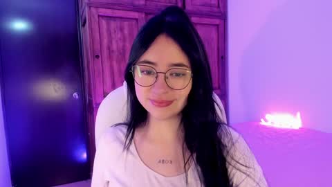 Snapshot of alicee_2 chatting on February 6, 10:25 am Aliceee .. 97YP9VWGZHrefnav wishlist lists 1 online show from February 6, 10:25 am