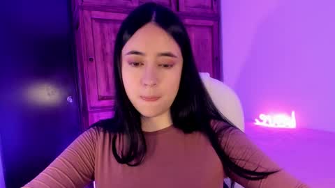 Snapshot of alicee_2 chatting on February 14, 5:03 pm Aliceee .. 97YP9VWGZHrefnav wishlist lists 1 online show from February 14, 5:03 pm