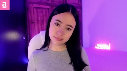 Snapshot of alicee_2 chatting on February 22, 11:24 am Aliceee .. 97YP9VWGZHrefnav wishlist lists 1 online show from February 22, 11:24 am