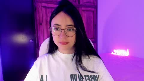 Snapshot of alicee_2 chatting on February 7, 9:47 am Aliceee .. 97YP9VWGZHrefnav wishlist lists 1 online show from February 7, 9:47 am