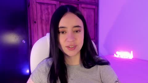 Snapshot of alicee_2 chatting on January 21, 5:09 pm Aliceee .. 97YP9VWGZHrefnav wishlist lists 1 online show from January 21, 5:09 pm