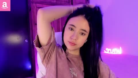 Snapshot of alicee_2 chatting on February 24, 6:04 pm Aliceee .. 97YP9VWGZHrefnav wishlist lists 1 online show from February 24, 6:04 pm