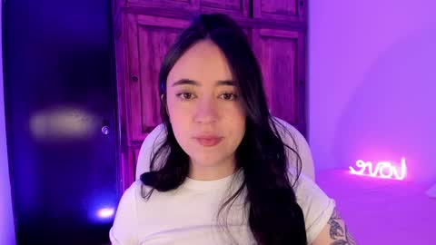 Snapshot of alicee_2 chatting on December 4, 6:11 pm Aliceee .. 97YP9VWGZHrefnav wishlist lists 1 online show from December 4, 6:11 pm