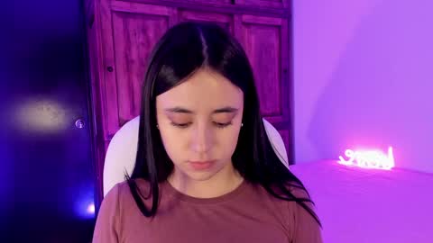 Snapshot of alicee_2 chatting on January 19, 9:13 pm Aliceee .. 97YP9VWGZHrefnav wishlist lists 1 online show from January 19, 9:13 pm