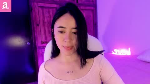 Snapshot of alicee_2 chatting on February 20, 7:08 pm Aliceee .. 97YP9VWGZHrefnav wishlist lists 1 online show from February 20, 7:08 pm