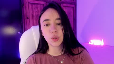 Snapshot of alicee_2 chatting on January 20, 8:07 pm Aliceee .. 97YP9VWGZHrefnav wishlist lists 1 online show from January 20, 8:07 pm