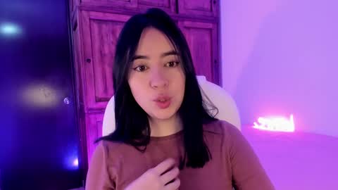 Snapshot of alicee_2 chatting on February 15, 11:06 am Aliceee .. 97YP9VWGZHrefnav wishlist lists 1 online show from February 15, 11:06 am
