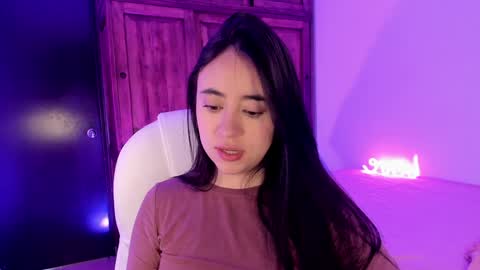 Snapshot of alicee_2 chatting on January 20, 5:06 pm Aliceee .. 97YP9VWGZHrefnav wishlist lists 1 online show from January 20, 5:06 pm