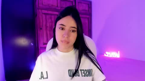 Snapshot of alicee_2 chatting on February 11, 12:15 pm Aliceee .. 97YP9VWGZHrefnav wishlist lists 1 online show from February 11, 12:15 pm