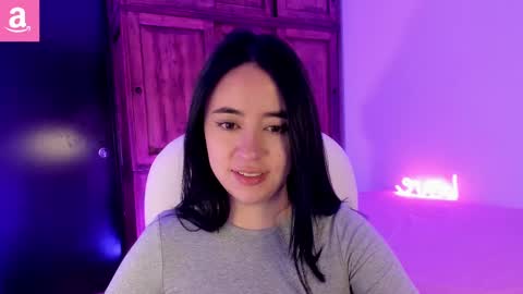 Snapshot of alicee_2 chatting on February 22, 2:30 pm Aliceee .. 97YP9VWGZHrefnav wishlist lists 1 online show from February 22, 2:30 pm