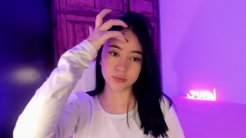 Snapshot of alicee_2 chatting on February 21, 5:09 pm Aliceee .. 97YP9VWGZHrefnav wishlist lists 1 online show from February 21, 5:09 pm