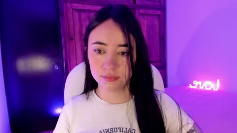 Snapshot of alicee_2 chatting on December 12, 10:13 am Aliceee .. 97YP9VWGZHrefnav wishlist lists 1 online show from December 12, 10:13 am