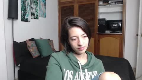 alicee_logan_ online show from February 1, 3:36 am