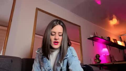 Aleja  online show from September 18, 11:36 am