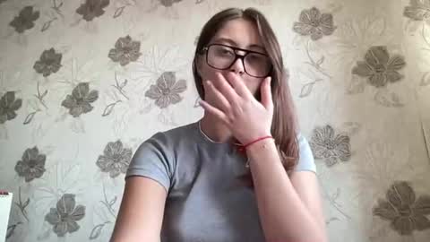 aliceinlustland online show from November 30, 10:33 am