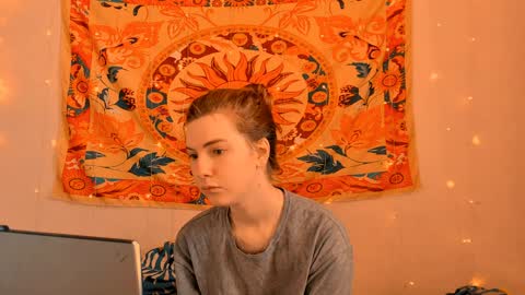 Alice online show from April 4, 5:03 am