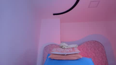 Alicia Kyse  online show from June 7, 7:24 am