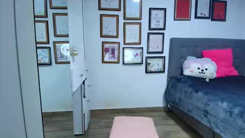 alicia_rainbow online show from April 18, 3:08 am