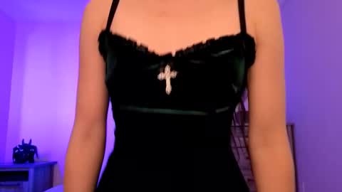 Alicia Hebi online show from October 11, 4:32 pm