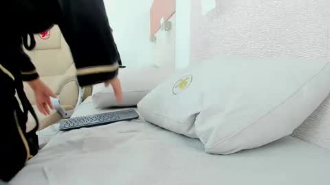 im tutti online show from November 8, 3:53 am