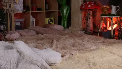 Alieness Ivy online show from September 16, 4:32 pm