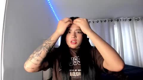 aliice_walker_ online show from October 20, 8:47 pm