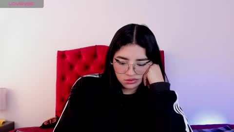 aliice_walker_ online show from December 14, 7:03 pm
