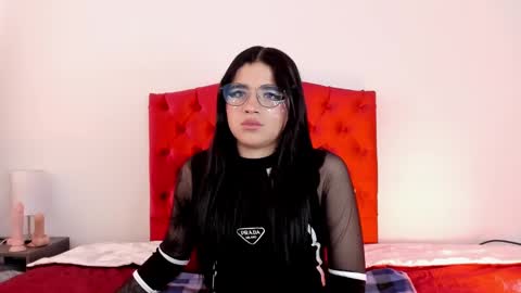 aliice_walker_ online show from December 17, 3:38 pm