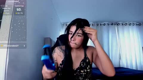 aliice_walker_ online show from November 5, 6:21 pm