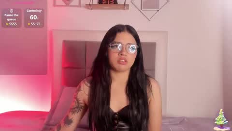 aliice_walker_ online show from January 18, 3:05 pm