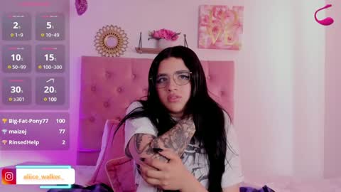 aliice_walker_ online show from December 6, 6:33 pm