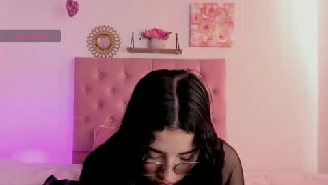 aliice_walker_ online show from December 5, 3:33 pm
