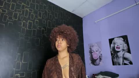 Snapshot of alika01_ chatting on February 20, 1:08 pm alika online show from February 20, 1:08 pm